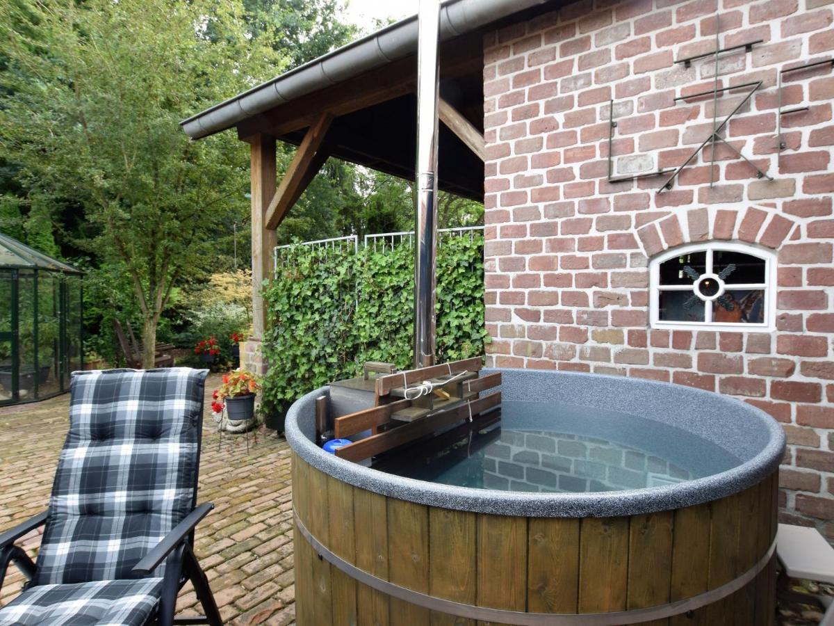 Cozy Holiday Home With A Hot Tub Musselkanaal Extérieur photo